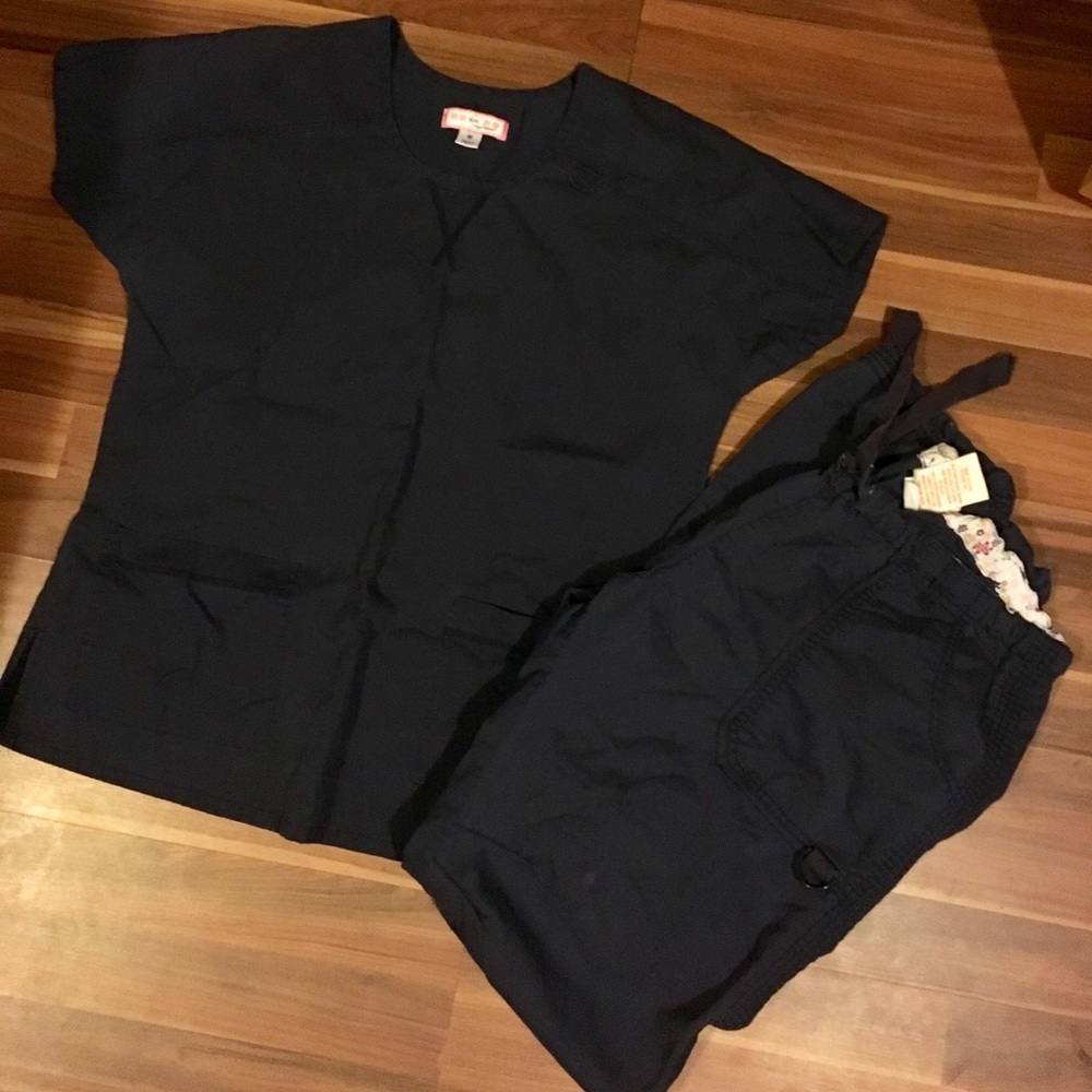 Black scrub set